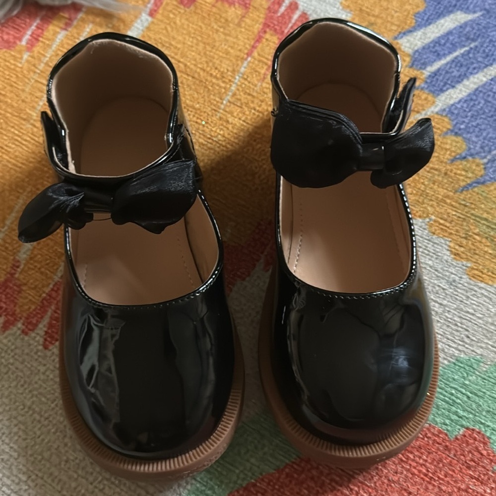 Girls Patent leather Mary Jane shoes